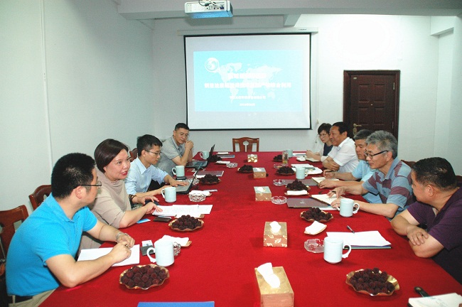 1467177207779047.jpg 1中國經(jīng)濟(jì)報(bào)高級編輯王淑芬一同采訪太極公司.JPG